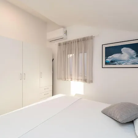 2 Bedroom Cozy In Apartament *