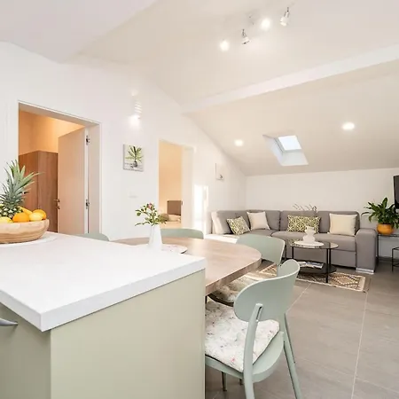 2 Bedroom Cozy In 宁