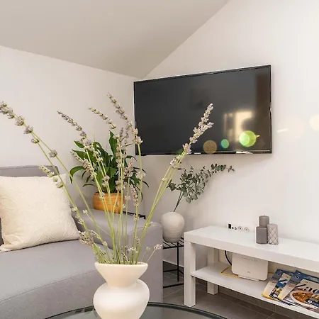 2 Bedroom Cozy In Apartament *