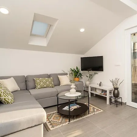 2 Bedroom Cozy In Apartament Nin