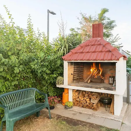 2 Bedroom Cozy In Apartament