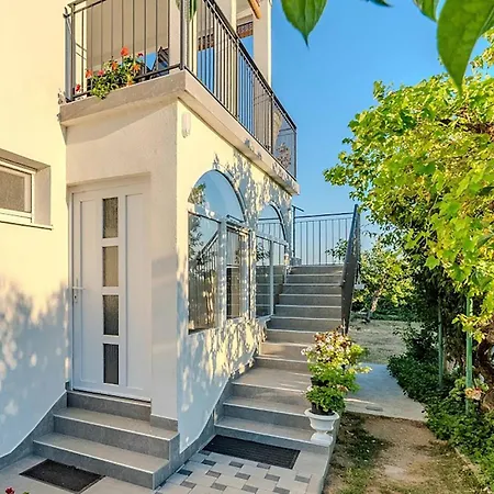 2 Bedroom Cozy In *